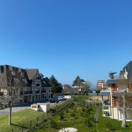 Apartmán At 2 Min Walk From The *